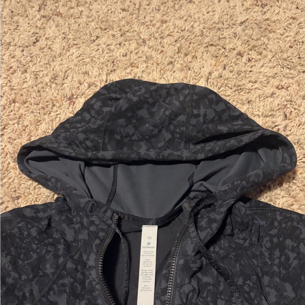 Lululemon Women’s 10 Wild Thing Camo Full Zip Hooded Define Jacket - Picture 3 of 5